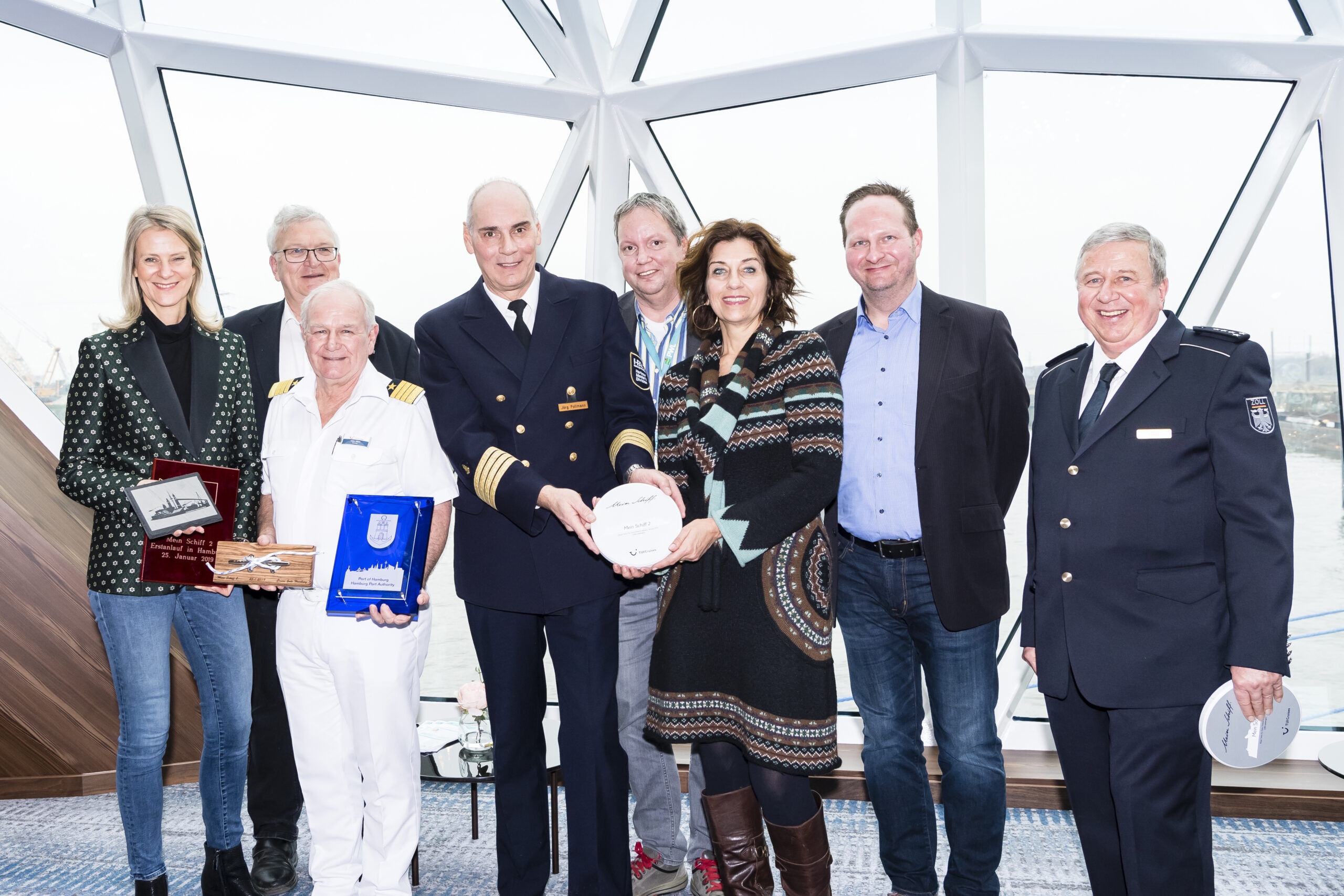 Erstmals in Hamburg: Neue Mein Schiff 2 läuft Hansestadt an