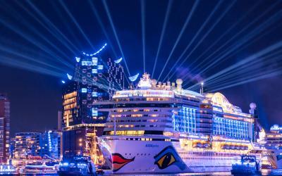 Hamburg Cruise Days: AIDAperla führt große Auslaufparade an