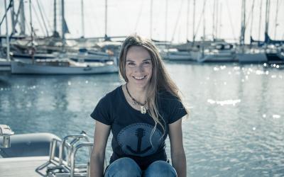 HANSEATIC inspiration: Weltumseglerin Laura Dekker ist Taufpatin des Expeditionsschiffes