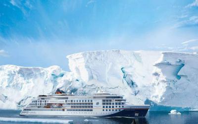 Hapag-Lloyd Cruises tauft die HANSEATIC inspiration in Hamburg