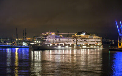 Lichtspektakel auf der Elbe:  Schiffstaufe der MSC Grandiosa in Hamburg