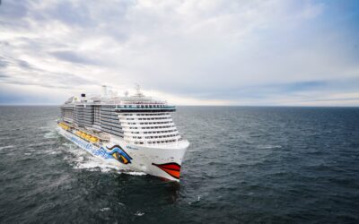 Neues Kreuzfahrtschiff AIDAcosma läuft erstmals in Hamburg ein